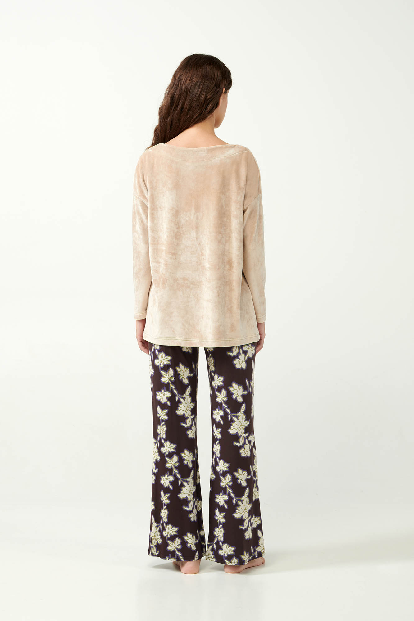 4_0247607824 Φλοράλ Πυτζάμα με Βελούδο