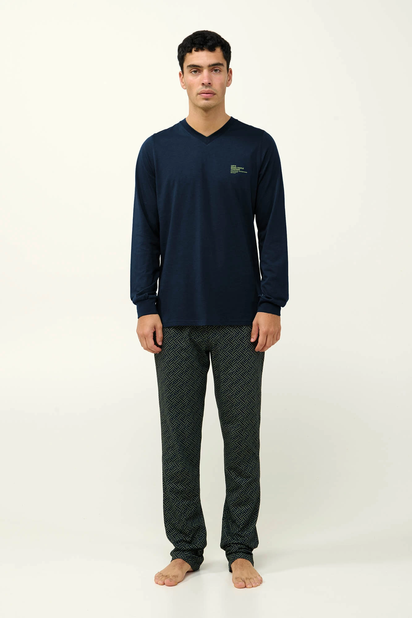 Ανδρική Βαμβακερή Πυτζάμα με V Λαιμόκοψη