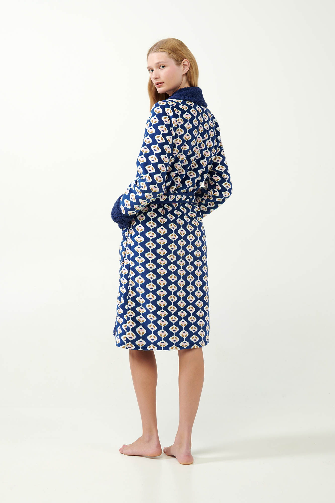 Σταυρωτή Ρόμπα σε Ρουστίκ Μοτίβο