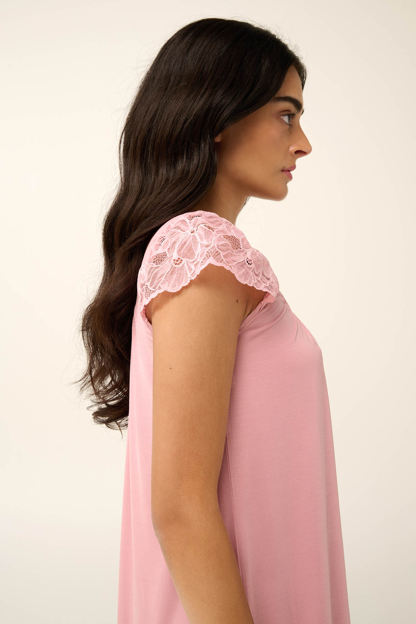 Μονόχρωμο Καλοκαιρινό Νυχτικό με Μανίκι από Δαντέλα