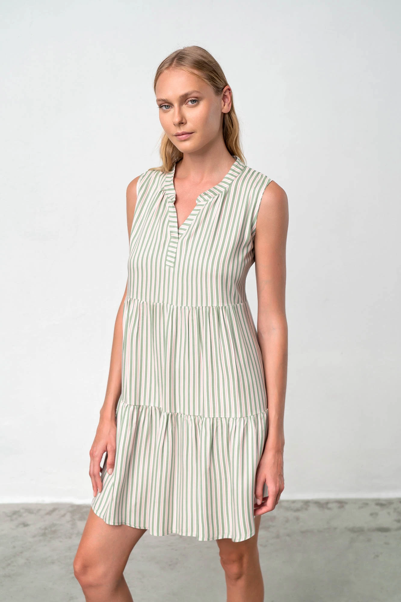 4_0694741136 Αμάνικο Ριγέ Νυχτικό