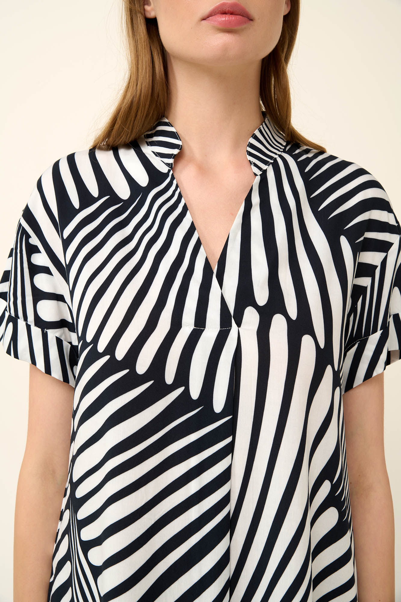 Καλοκαιρινό Φόρεμα από Ποπλίνα με Λαιμόκοψη V