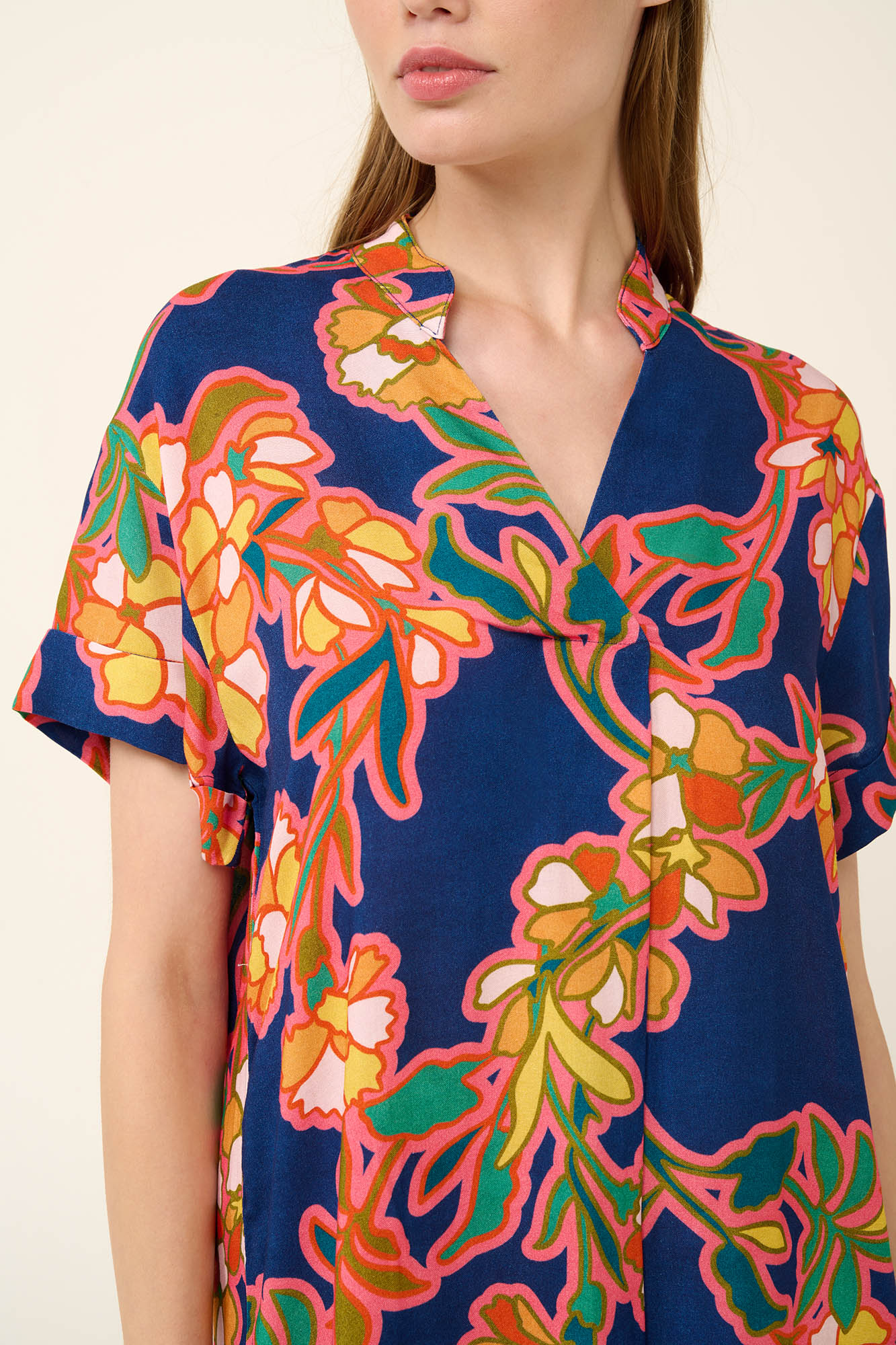 7_0029284374 Καλοκαιρινό Φόρεμα από Ποπλίνα με Λαιμόκοψη V