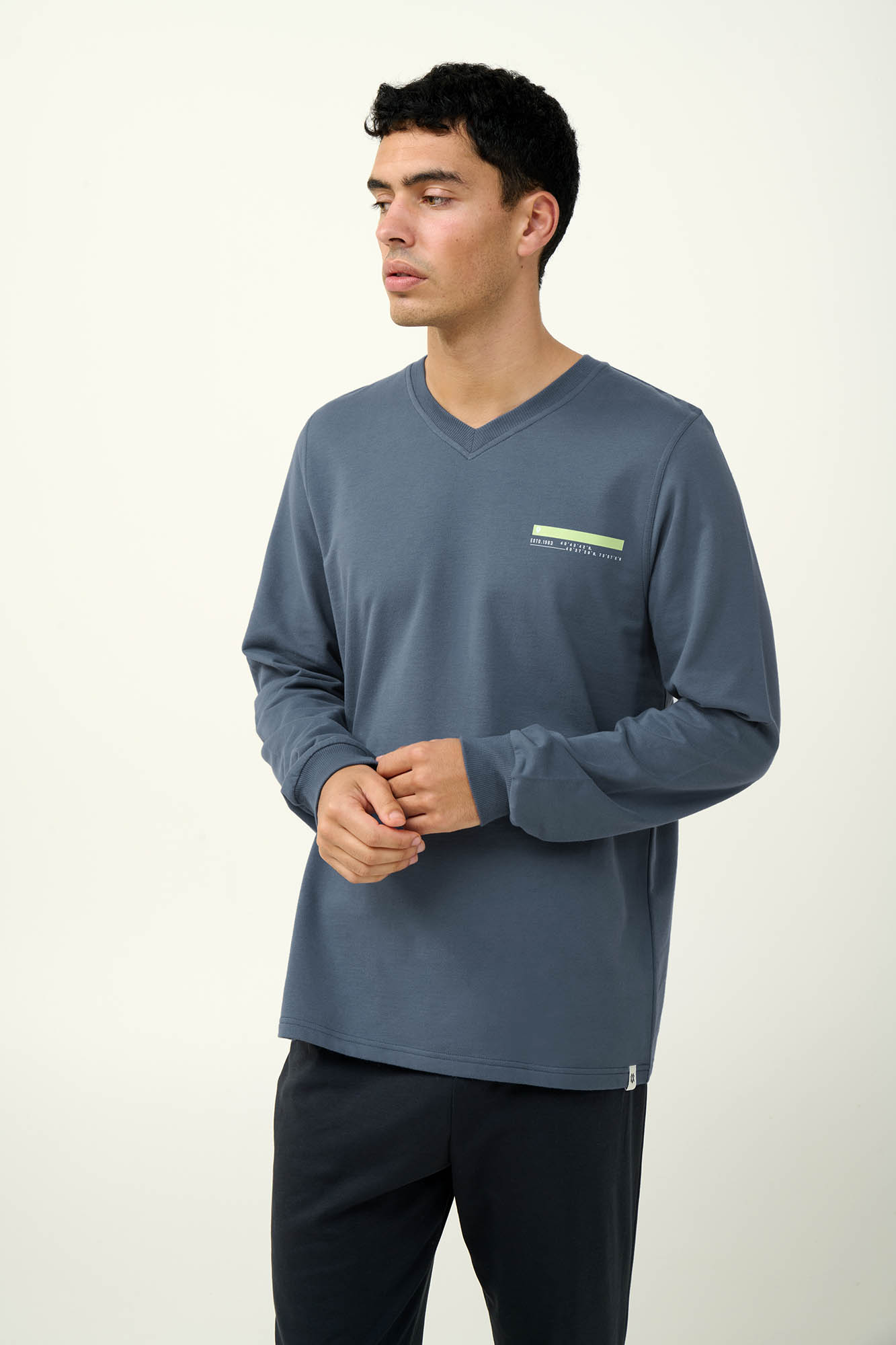 Ανδρική Φούτερ Φόρμα με V Λαιμόκοψη