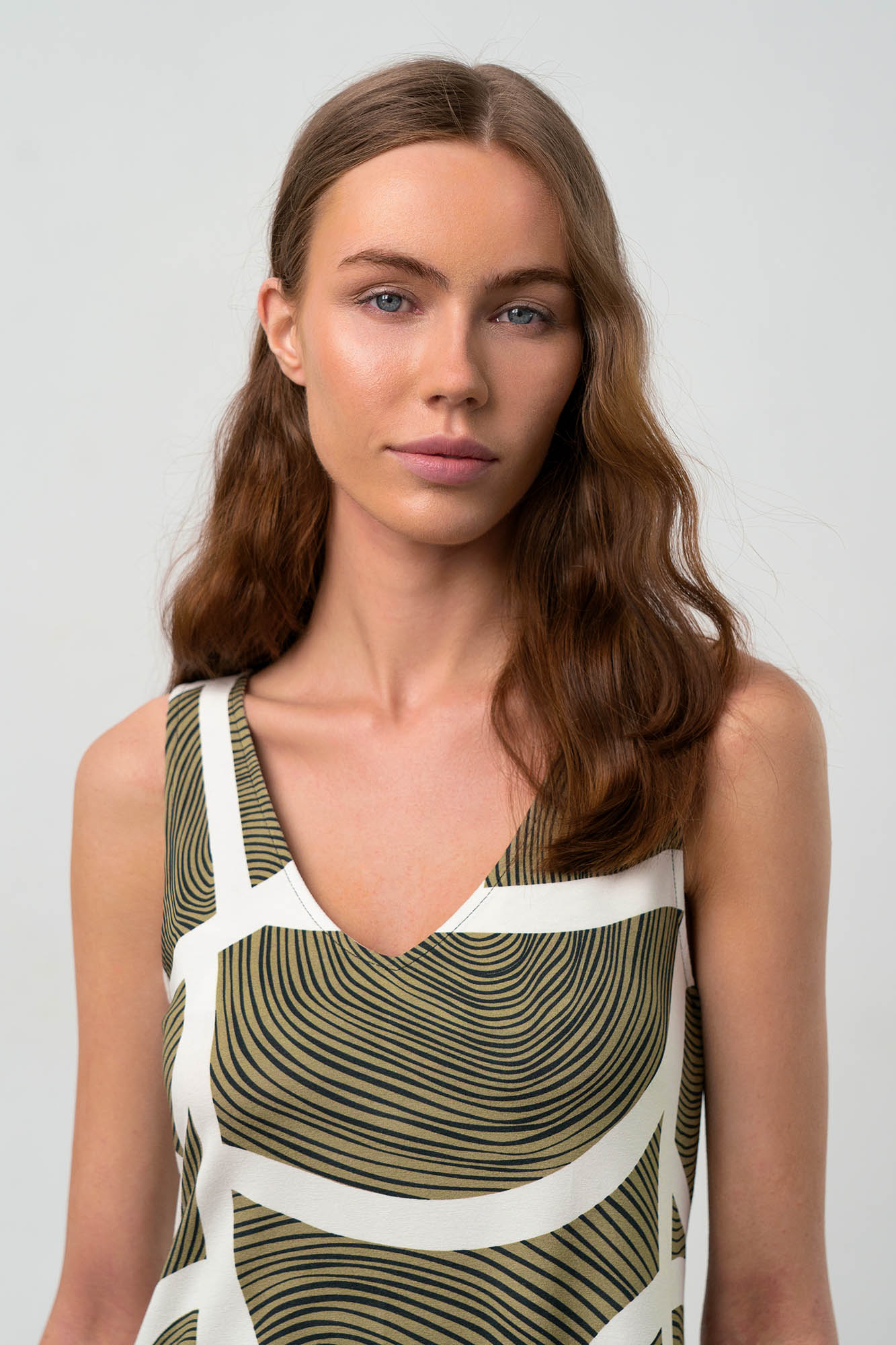 Εμπριμέ Αμάνικο Φόρεμα